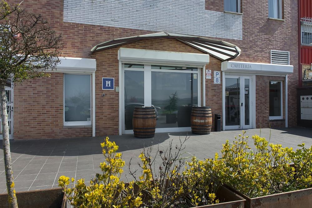 Iraipe Izaga Hostal Noáin Exterior photo